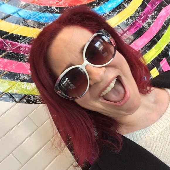 Meet your Posher, Cristine - Picture 2 of 4